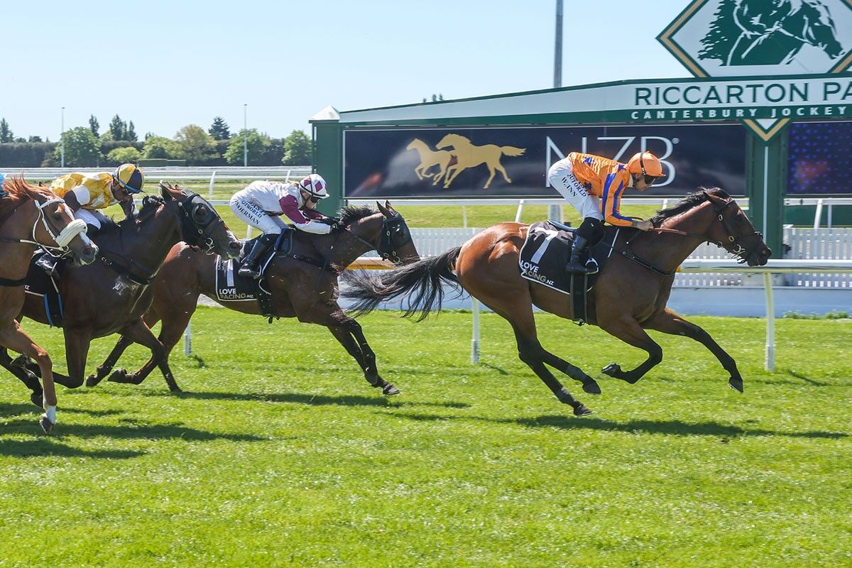 4 WIN SATURDAY - Our Queen Reigns